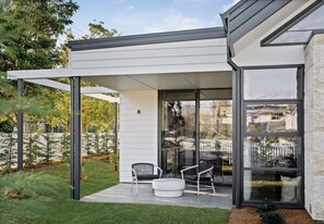 House | 4 bedrooms, Internet - Maple on Albert Berry - by Linnaeus Collection (Berry)