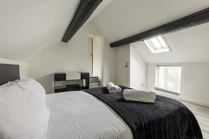 1 habitación, tabla de planchar con plancha, wifi y ropa de cama