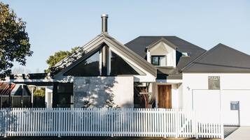 House | 4 bedrooms, Internet
