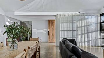 House | 4 bedrooms, Internet