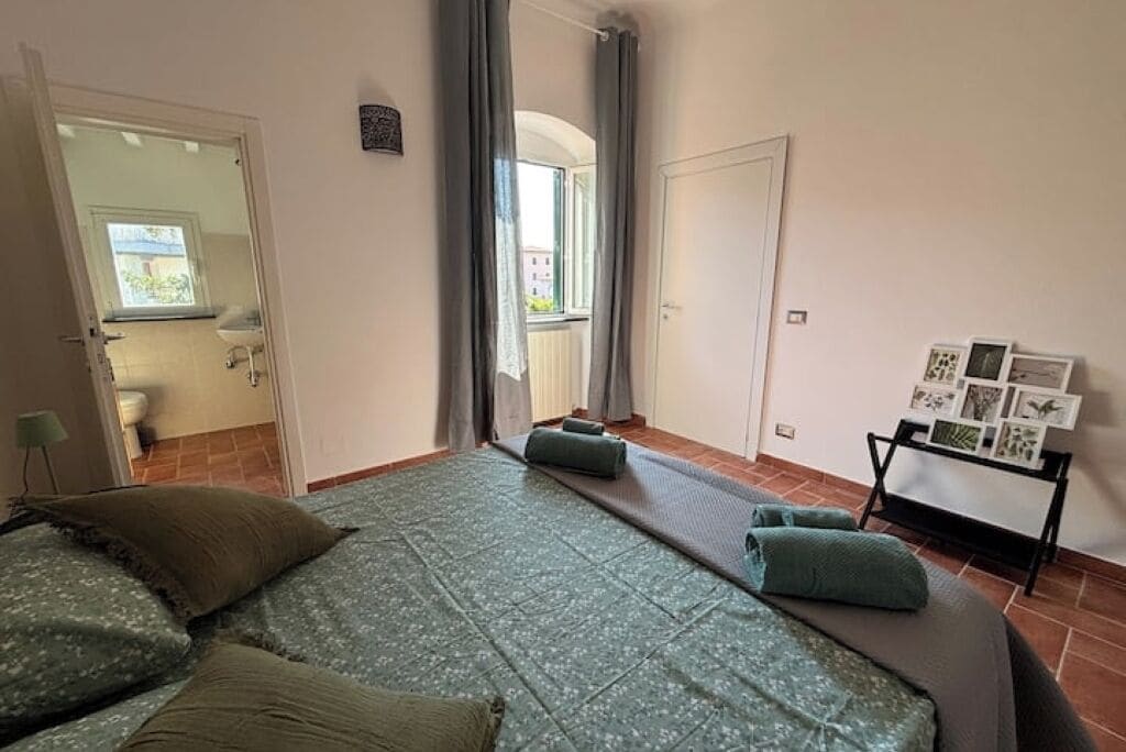 2 camere, una cassaforte in camera, una scrivania, ferro/asse da stiro