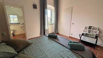 2 camere, una cassaforte in camera, una scrivania, ferro/asse da stiro