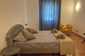2 bedrooms, in-room safe, desk, free WiFi