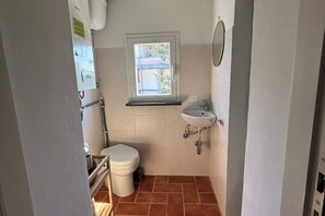 Shower, eco-friendly toiletries, hair dryer, bidet - Cappuccini's B&B (Livorno)