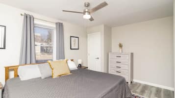3 bedrooms, iron/ironing board, WiFi, bed sheets