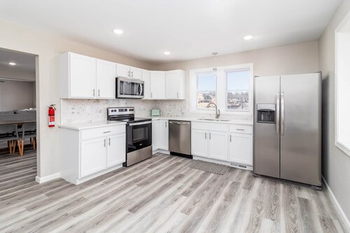 Spacious 3 bed 3 bath unit in downtown Hermann