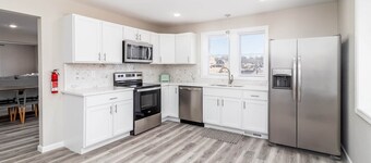 Spacious 3 bed 3 bath unit in downtown Hermann