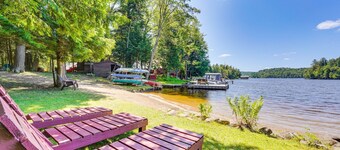Lake Front 3-bedroom cottage with private beach