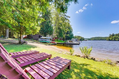 Lake Front 3-bedroom cottage with private beach
