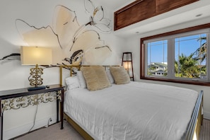 House, Multiple Beds (The Gulfview Grandeur)