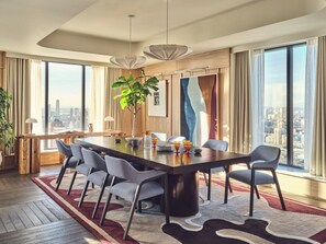 Dining - Elegant two-bedroom flat with a spacious balcony (London)