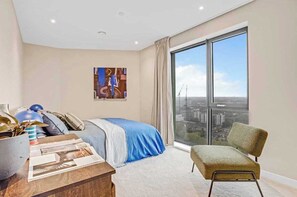 2 bedrooms, iron/ironing board, free WiFi, bed sheets - Elegant two-bedroom flat with a spacious balcony (London)