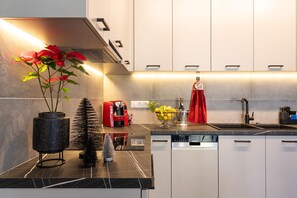 Fridge, microwave, oven, stovetop