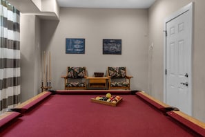 House, Multiple Beds (No Bad Days) | Game room
