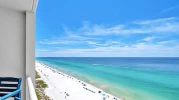 Condo, várias camas (Majestic Beach Towers 2-1608) | Praia | Na praia