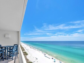 Outdoor dining - Majestic Beach Towers 2-1608 (Panama City Beach)