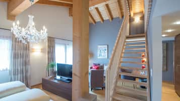 Deluxe-Suite, Balkon, Bergblick | Zimmersafe, Schreibtisch, kostenloses WLAN, Bettwäsche