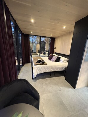 1 bedroom, desk, free WiFi