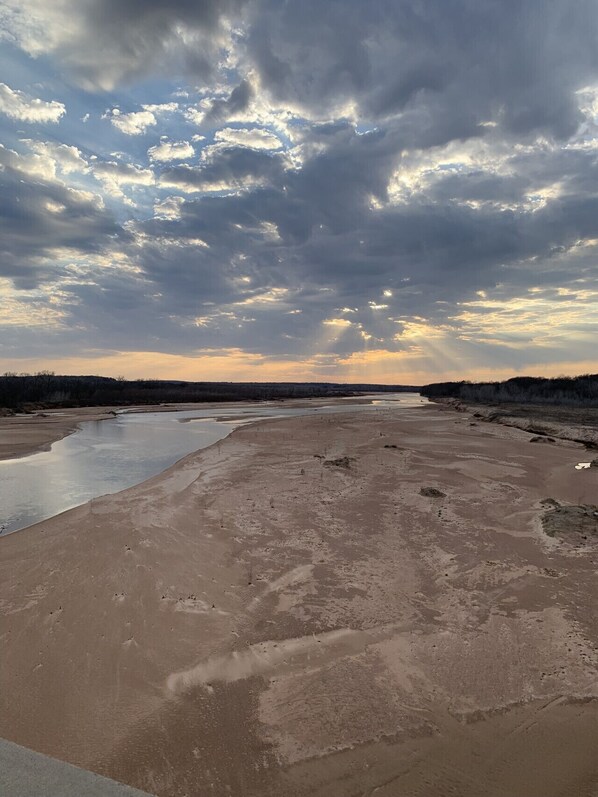 Beach - Mirror House in the North Texas Hill Country (Saint Jo)