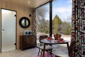 Dining - Mirror House in the North Texas Hill Country (Saint Jo)
