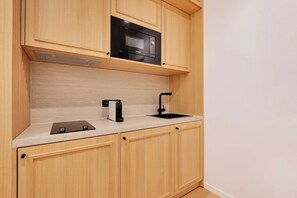 Departamento | Cocina privada | Refrigerador, microondas, parrilla de estufa y cafetera y tetera 