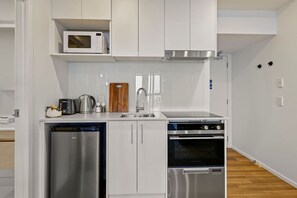 Mikrowelle, Ofen, Herdplatte, Geschirrspüler
