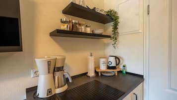 Doppelzimmer, Blick auf den Innenhof | Eigene Küche | Wasserkocher mit Kaffee-/Teezubehör, Wasserkocher