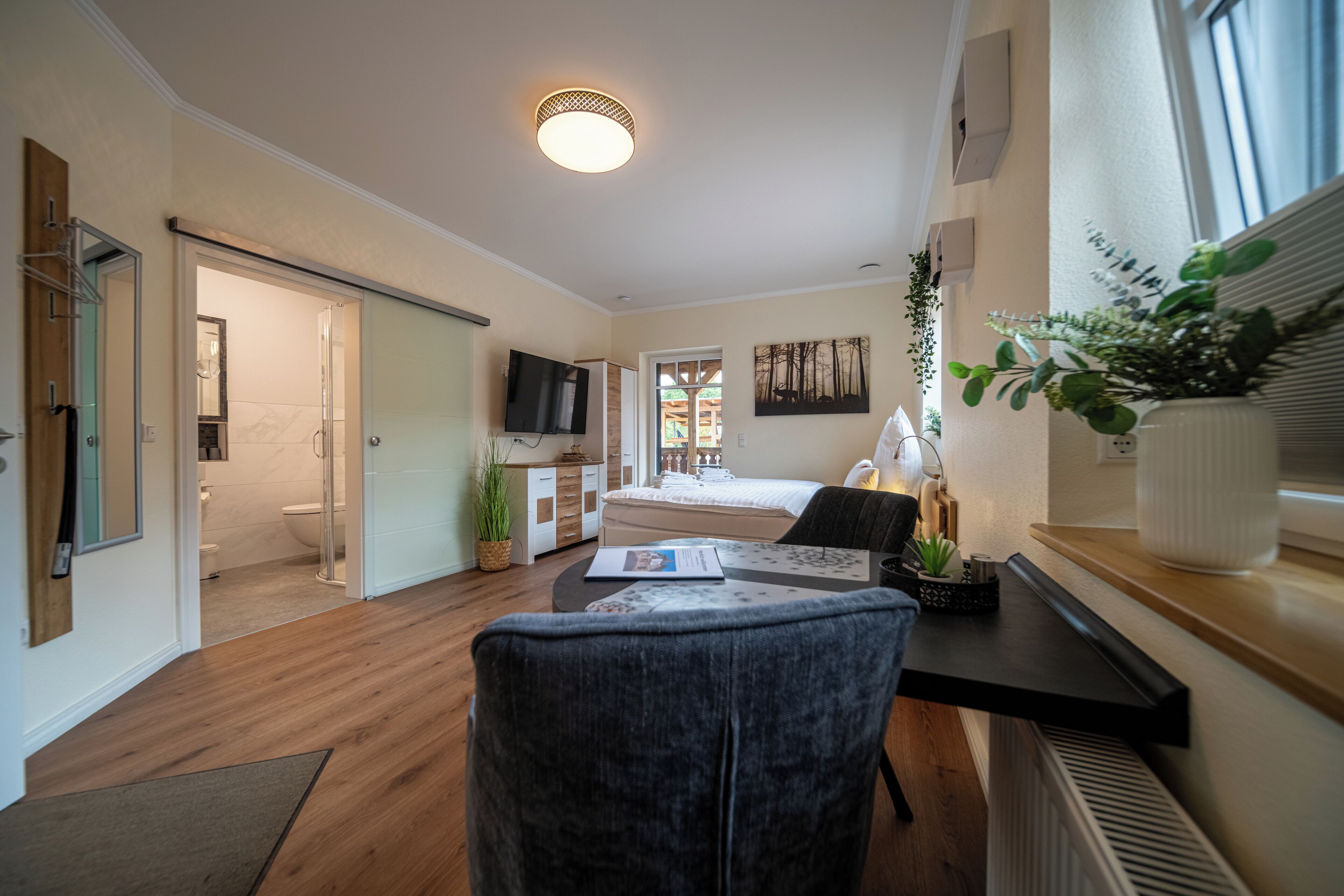 ห้องคอมฟอร์ทดับเบิล, วิวสวนหย่อม | ตกแต่งพิเศษโดยเฉพาะ, ผ้าม่านกันแสง, ห้องเก็บเสียง, เตารีด/โต๊ะรีดผ้า