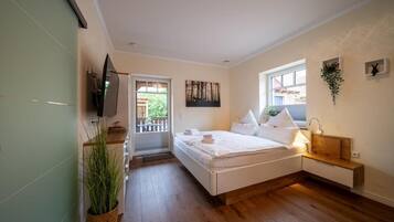 Comfort-Doppelzimmer, Blick auf den Innenhof | Individuell eingerichtet, Verdunkelungsvorhänge, schallisolierte Zimmer