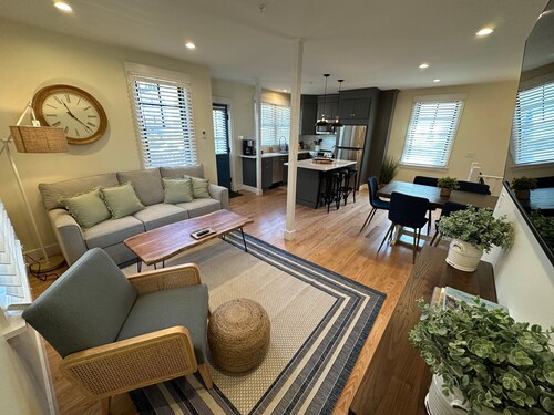 Prime Location Renovated House 6 bed 4 Bath