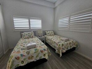 2 habitaciones, tabla de planchar con plancha, wifi y ropa de cama 