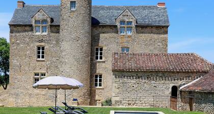 An exceptional stay in a château with swimming pool - Luxury, charm and nature