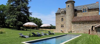 An exceptional stay in a château with swimming pool - Luxury, charm and nature