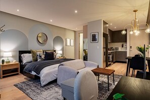 2 bedrooms, desk, iron/ironing board, WiFi