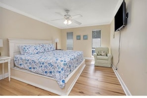 2 bedrooms, iron/ironing board, free WiFi, bed sheets - Sandy Toes. Cozy 2 Bedroom 2 Full bath. Sleeps 6.  30 day rental rates available (St. Simons Island)