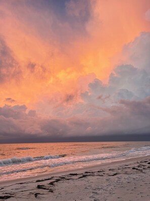 Solsenger og strandhåndklær