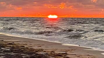 Espreguiçadeiras, toalhas de praia