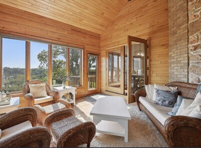 Spacious 5-bed home in convenient Eden Prairie location with incredible views!