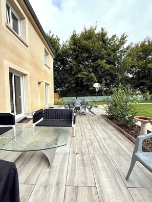 Outdoor dining - Lovely Zen House, Clervaux Castle at 10 min Luxembourg (Klierf)