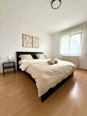 5 bedrooms, iron/ironing board, travel cot, WiFi