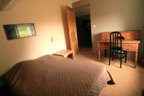 1 bedroom, iron/ironing board, Internet, bed sheets