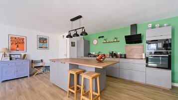 Fridge, microwave, oven, dishwasher