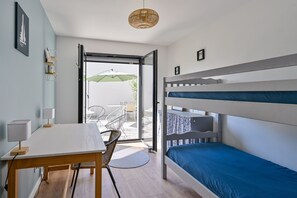 4 bedrooms, iron/ironing board, free WiFi