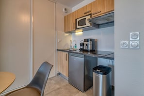 Fridge, microwave, coffee/tea maker, toaster