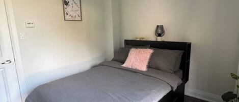 1 soverom, internettilgang og sengetøy