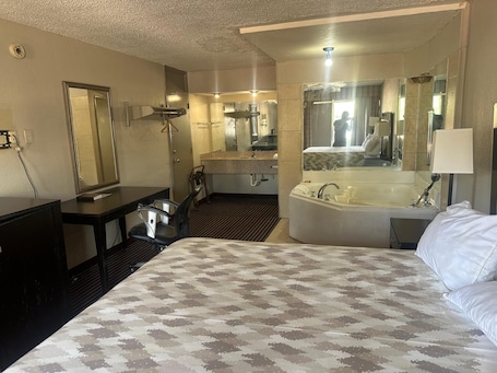 Escritorio, cortinas blackout y sistema de insonorización . La Casa Inn Albany Near Tifton US 82