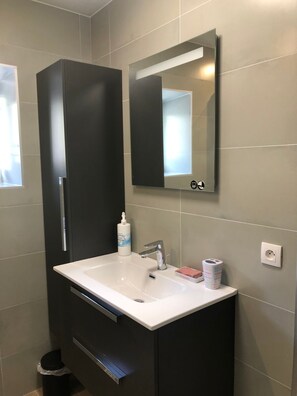 Douche, séchoir à cheveux