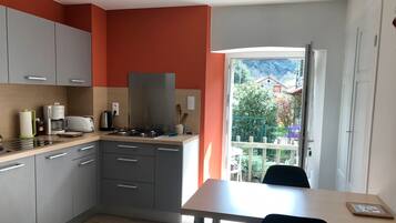 Fridge, microwave, oven, stovetop