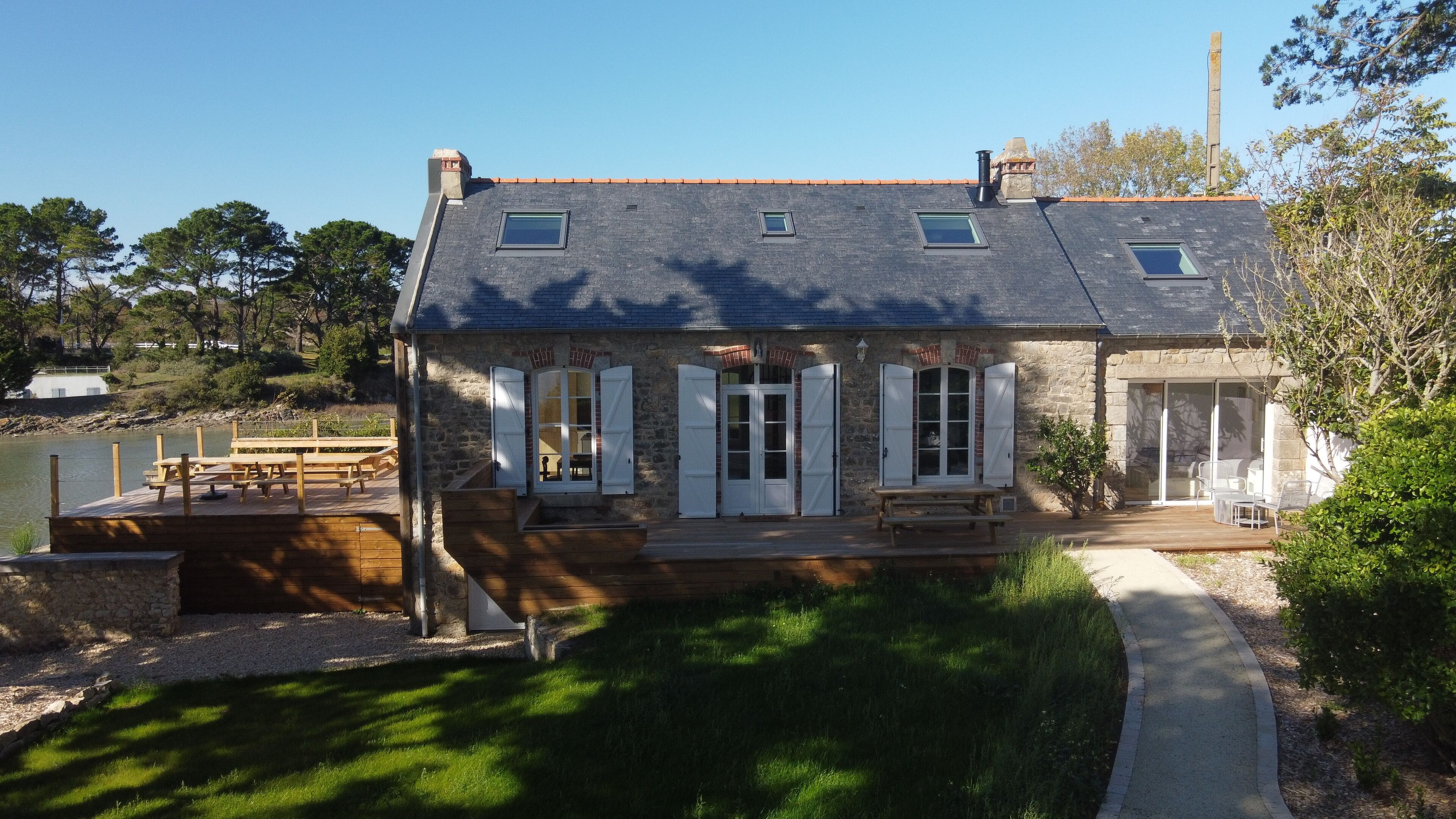 Maison bretonne avec terrasse en bois et jardin à Plouharnel, Morbihan, Bretagne