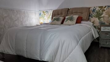 2 bedrooms, internet, bed sheets